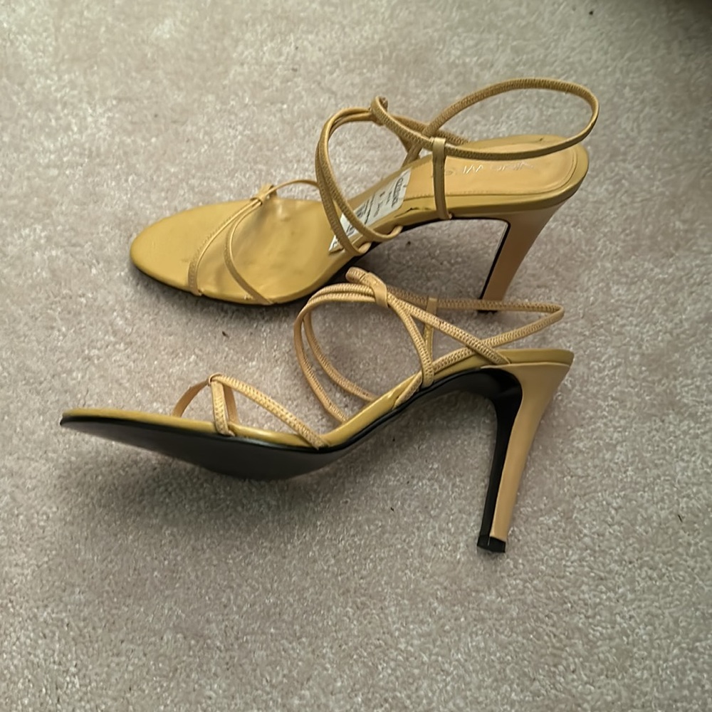 Heels - Picture 3 of 3